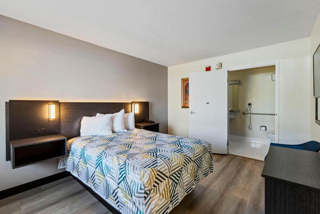 Howard Johnson by Wyndham Las Vegas near the Strip - 