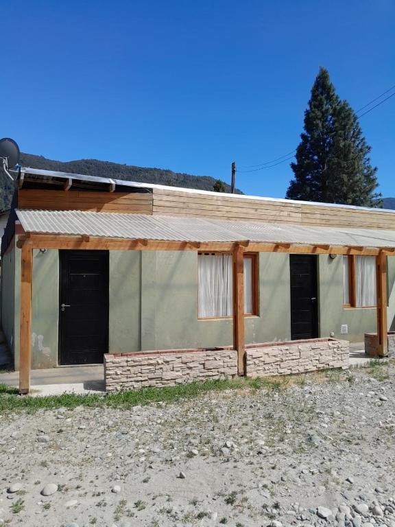 Το κτήριο όπου στεγάζεται  το διαμέρισμα