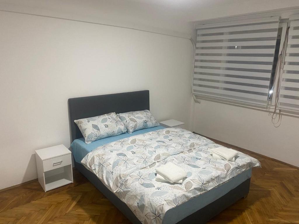 a bedroom with a bed in a room with a window at SaS in Vrbas