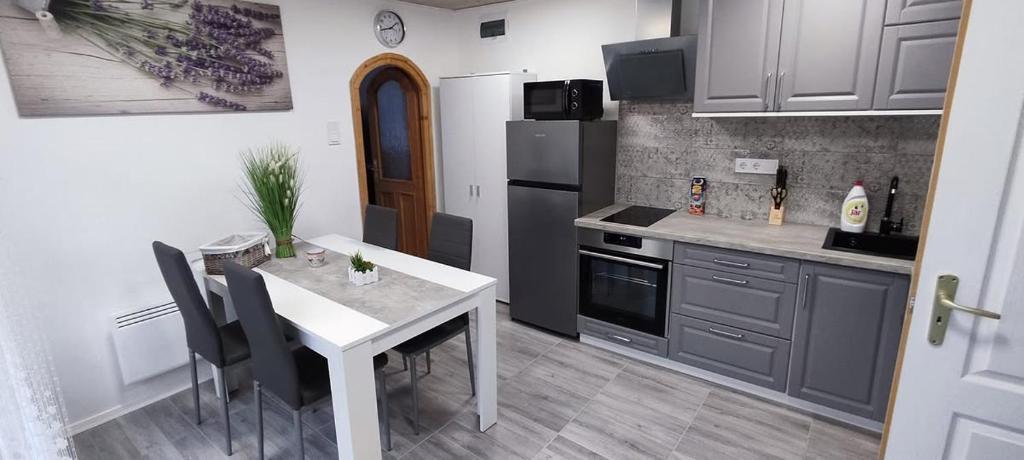 Η κουζίνα ή μικρή κουζίνα στο Árnyas Tölgy