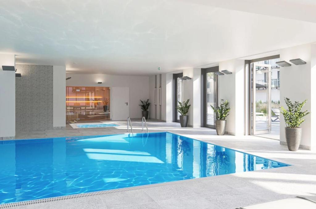 Bazén v ubytování Rezydencja Niechorze Apartament Easy-Rent 310B, widok na morze, basen kryty, klimatyzacja, sauna, jacuzzi - w cenie apartamentu nebo v jeho okolí