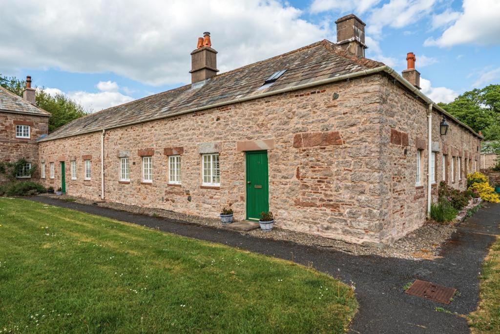 Το κτήριο όπου στεγάζεται  η παραθεριστική κατοικία