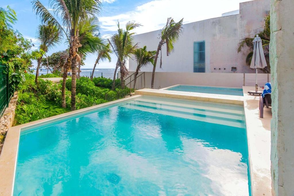 Bassein majutusasutuses Chic Beachfront Condo Ocean View Rooftop Pools või selle lähedal