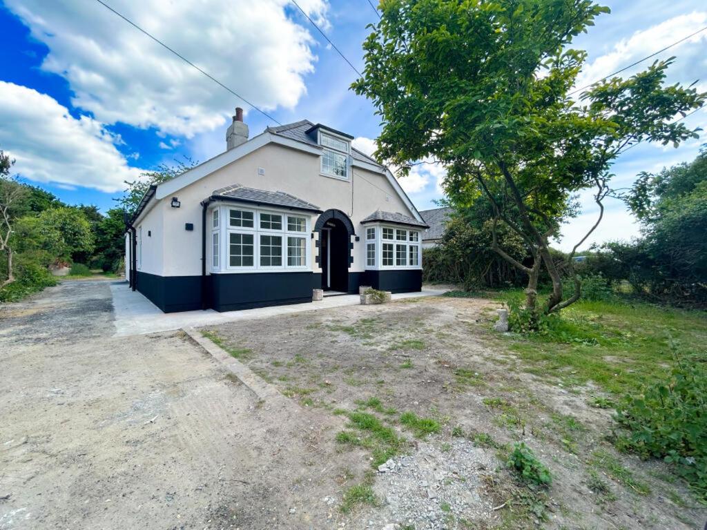 Το κτήριο όπου στεγάζεται  η παραθεριστική κατοικία