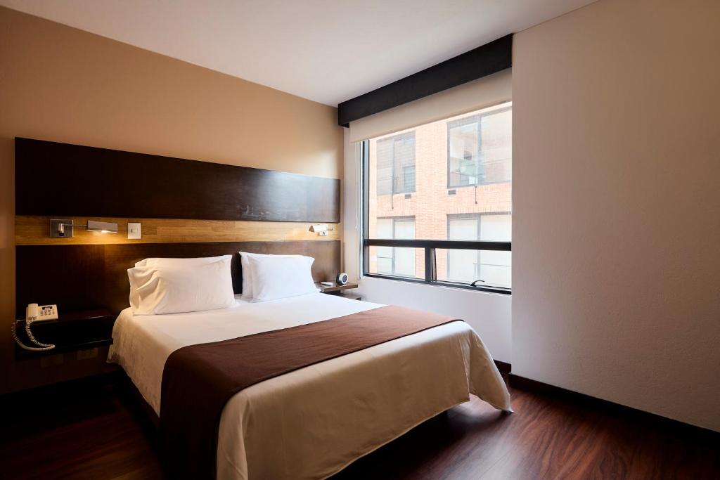 Giường trong phòng chung tại Mercure Bogota BH Retiro