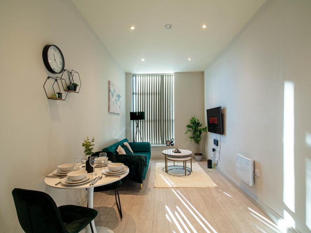 Modern 1 bed Apartment in Central Leeds 3