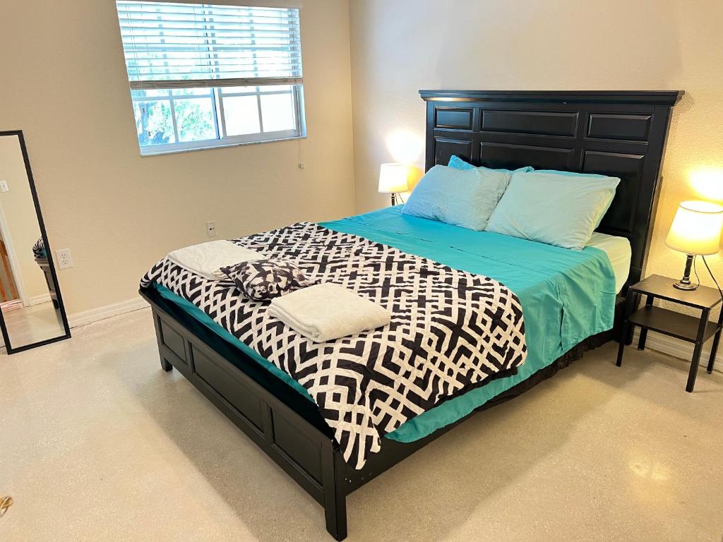 Ένα ή περισσότερα κρεβάτια σε δωμάτιο στο Queen with Private Dedicated Spa Bath