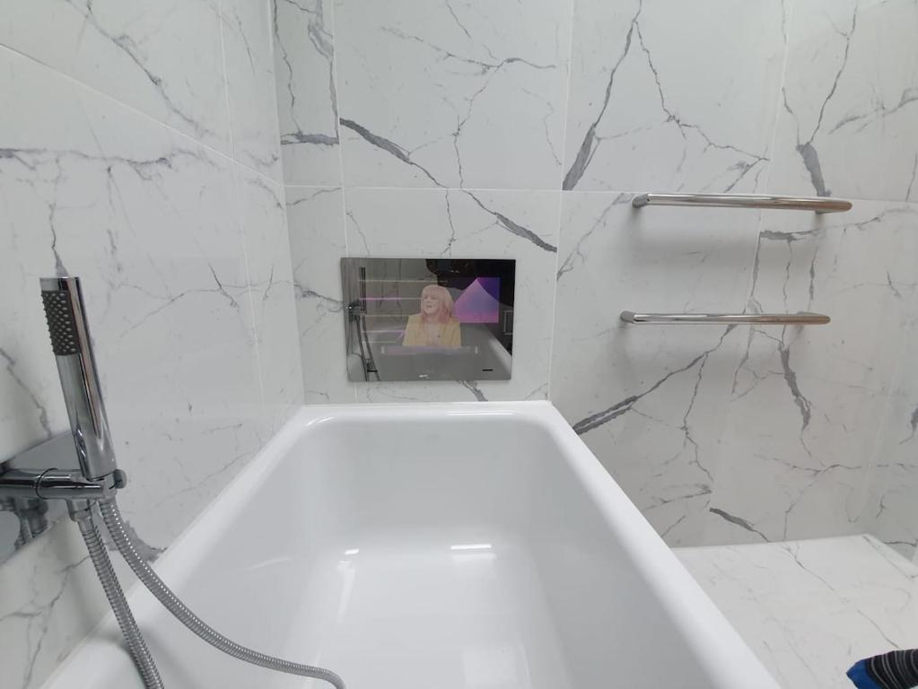 Een badkamer bij Contemporary 3-Bed Penthouse with River Views