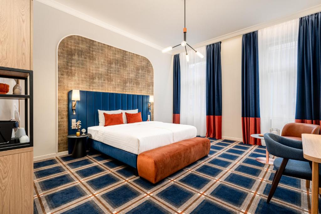 Ένα ή περισσότερα κρεβάτια σε δωμάτιο στο BasiliQ Hotel