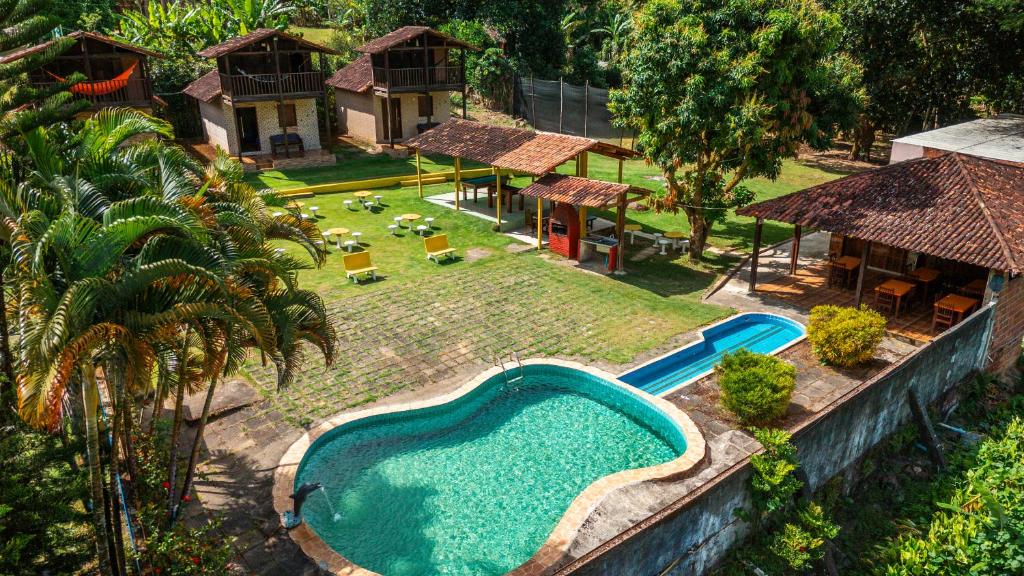 een luchtfoto van een zwembad in een achtertuin bij Sítio Piscina do Violão in Bonito