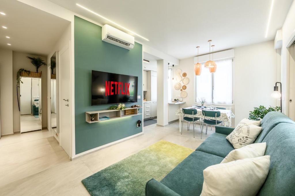 Et tv og/eller underholdning på NEW Splash Lusso Con Piscine a 2 Passi Dal Mare