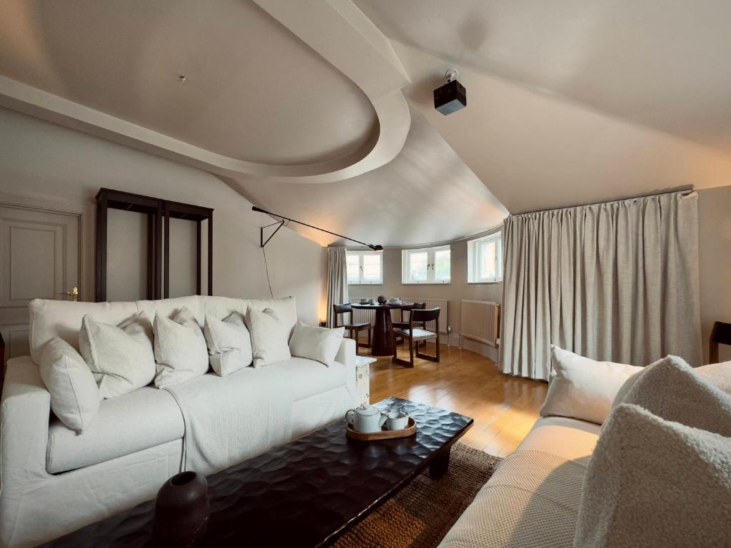 Picture of Grand 2BR Penthouse with Projector near Hyde Park, London (updated ...