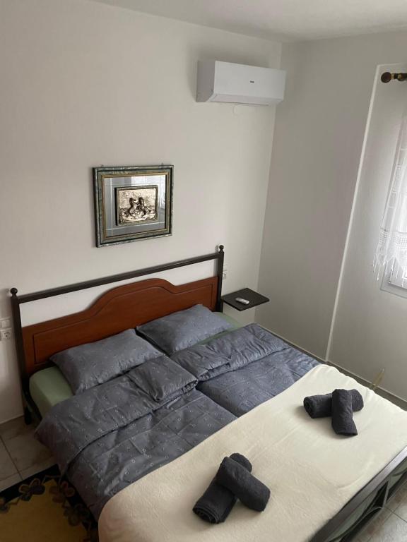 En eller flere senge i et værelse på Villa Harmony