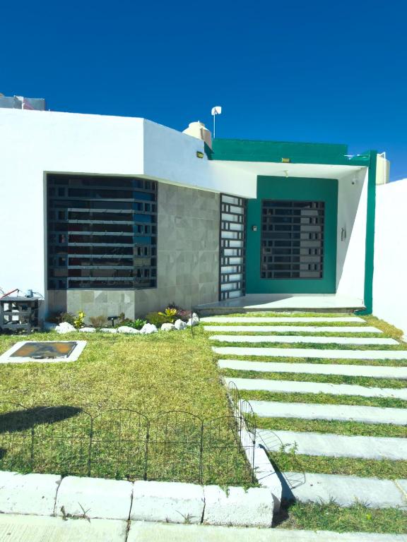 a building with a blue door and some stairs at Casa Vacacional Maya Comitan in Comitán