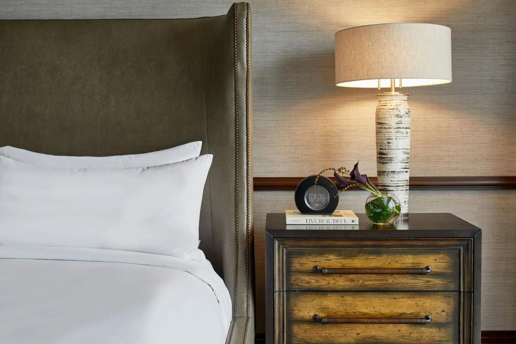 Renaissance Mobile Riverview Plaza Hotel photo