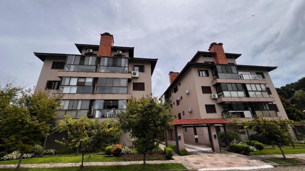 two large apartment buildings next to each other at Meu cantinho in Canela