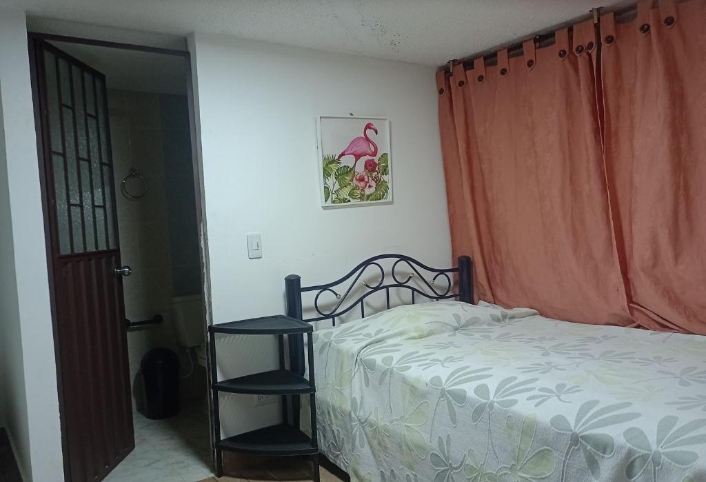 a bedroom with a bed and a window and a door at El Recuerdo de Paipa, Boyacá, Colombia in El Manzano