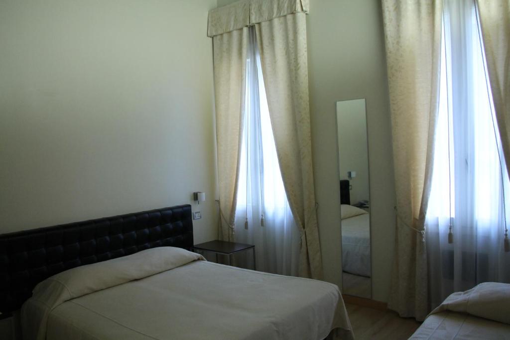 Postel nebo postele na pokoji v ubytování Albergo al Tiepolo