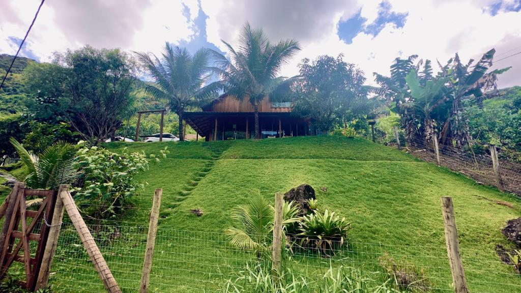 Κήπος έξω από το Chalé das Pedras - Refúgio de Paz em meio à Natureza