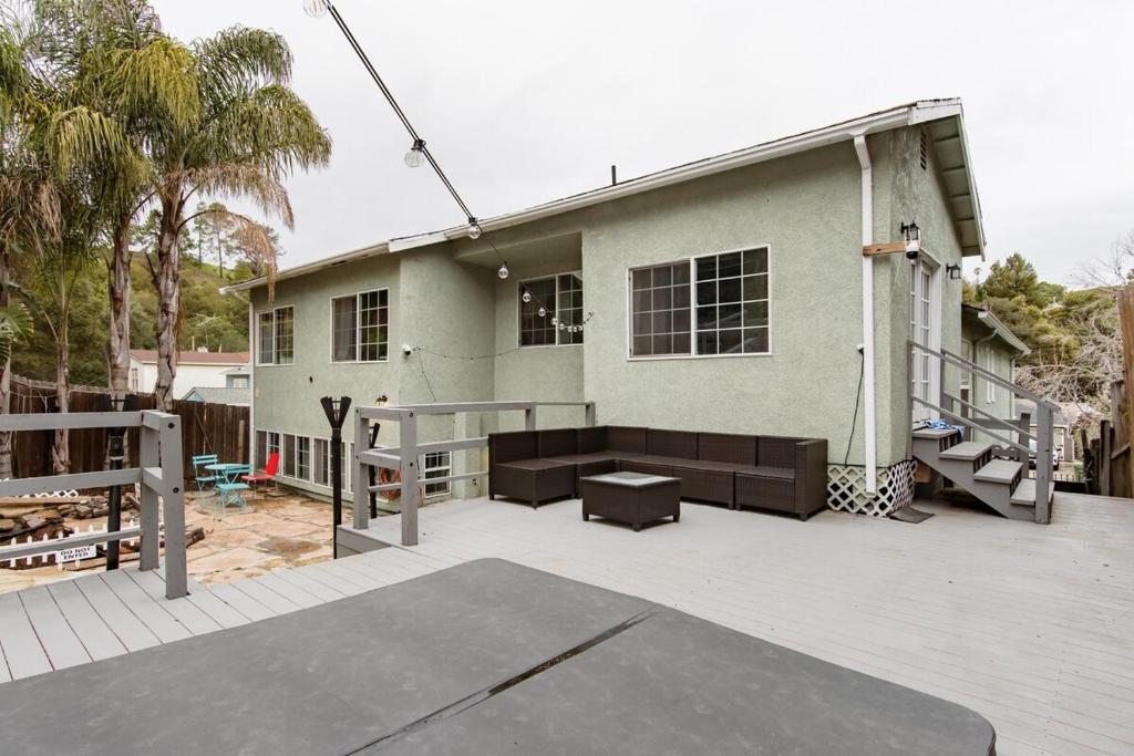 Tòa nhà nơi căn hộ tọa lạc