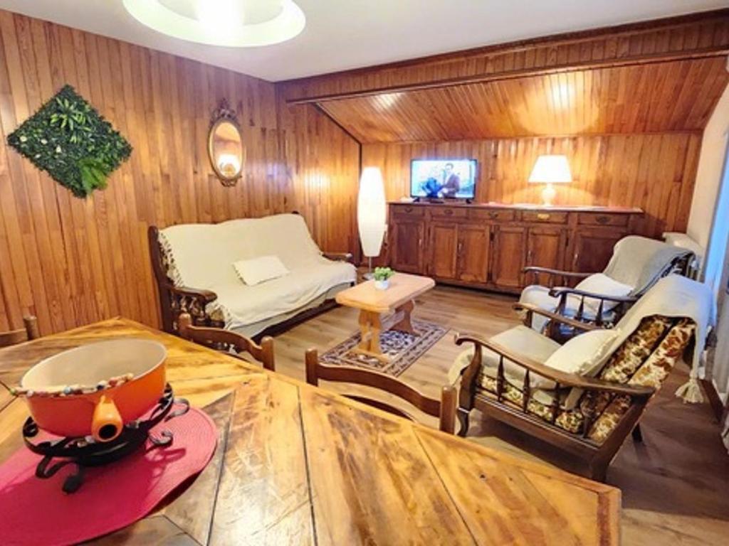 Spacieux appartement 4 chambres avec balcon et WIFI, proche Châtel et La Chapelle - FR-1-692-113