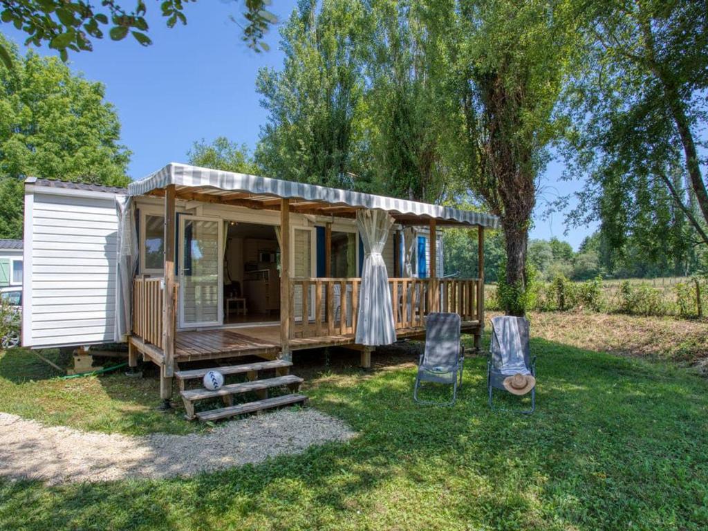 Mobil-home à Groléjac avec terrasse et cuisine équipée - API-1-52-903