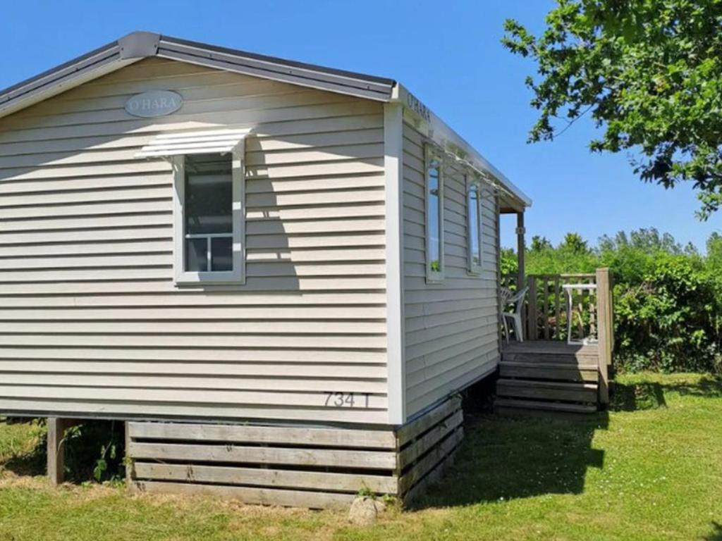 Το κτήριο όπου στεγάζεται  το κάμπινγκ