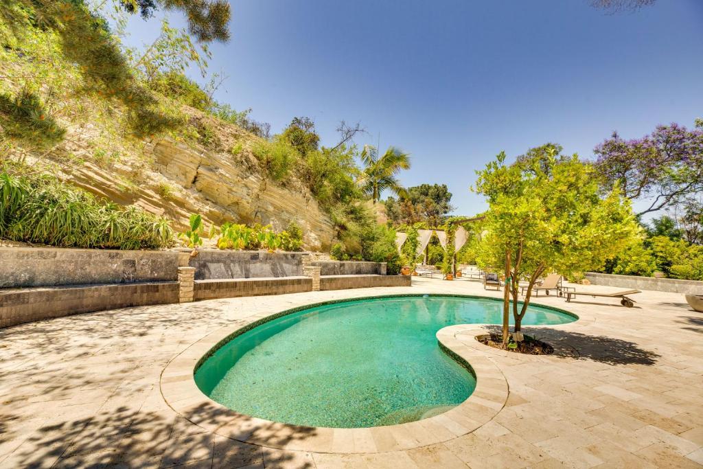 Modern Studio with Pool and Gardens, Sherman Oaks (updated prices 2026)