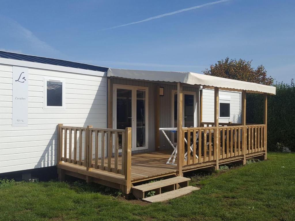 Mobil-home spacieux avec terrasse pour 6 personnes - API-1-52-931