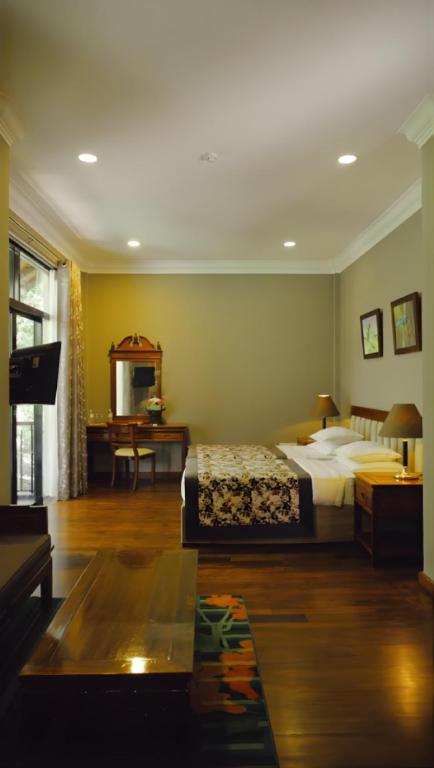 Earl's Regency Hotel - 18