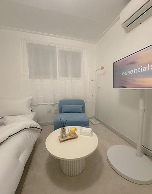 a room with a bed and a table and a tv at 정담 신도림역 투룸 무료주차 in Seoul