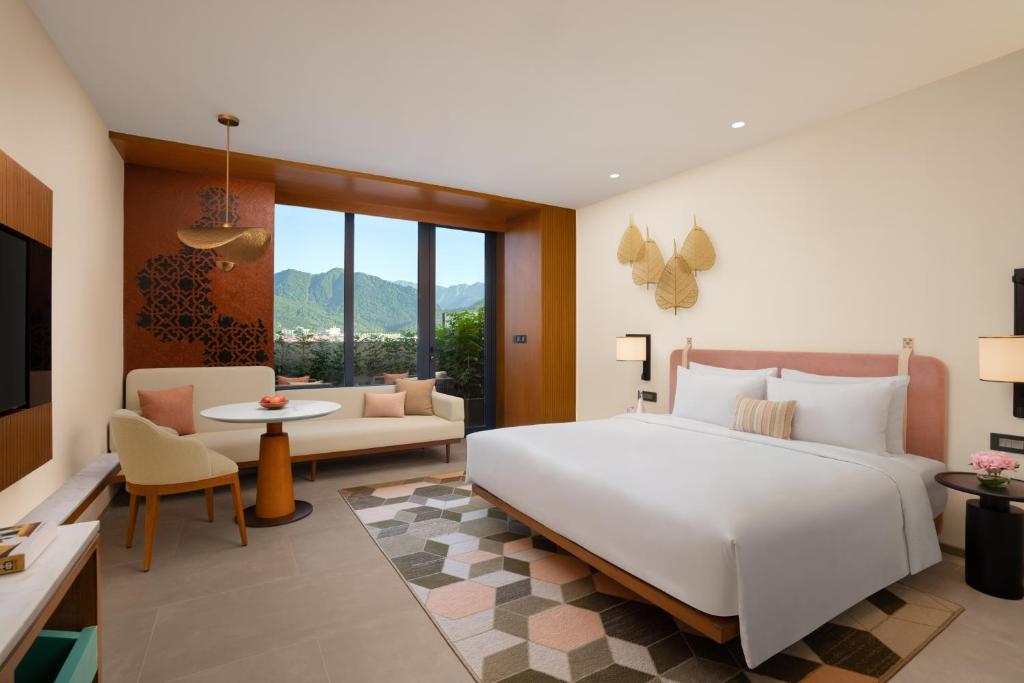 Hyatt Place Butwal - 带阳台的特大号床间