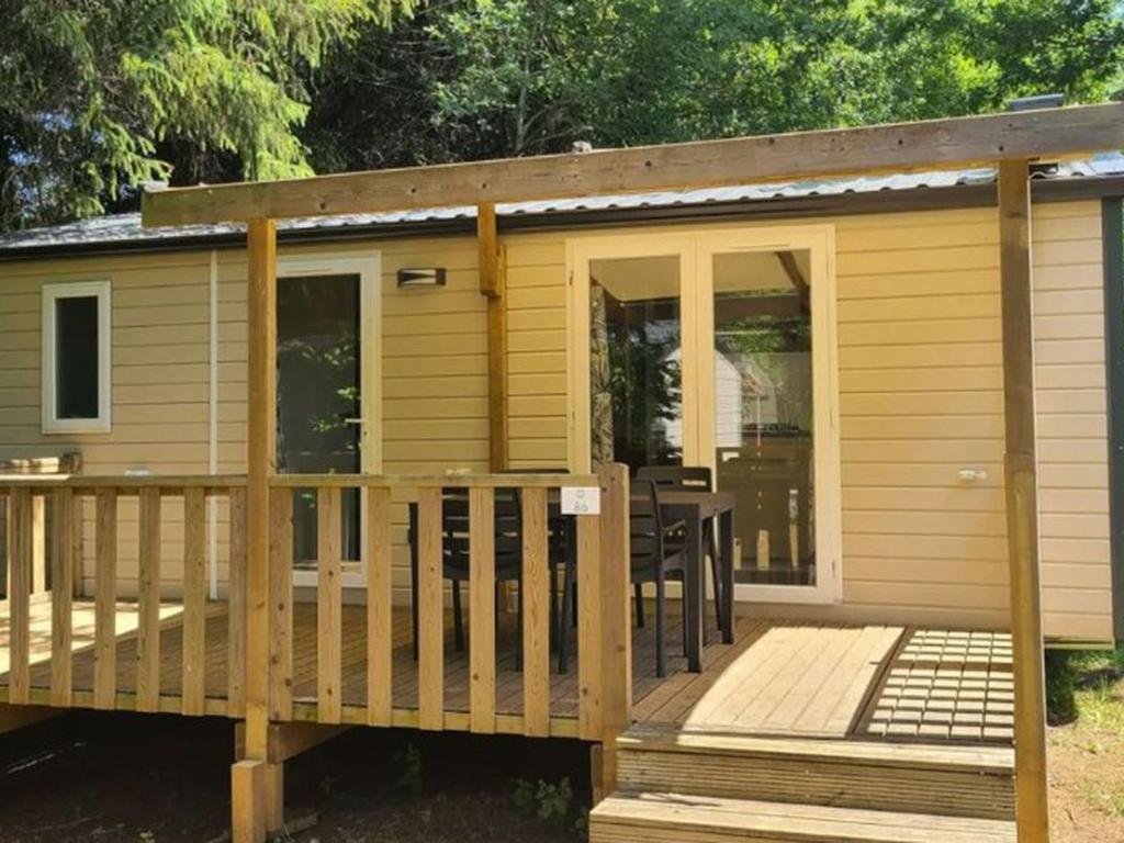 Το κτήριο όπου στεγάζεται  το κάμπινγκ