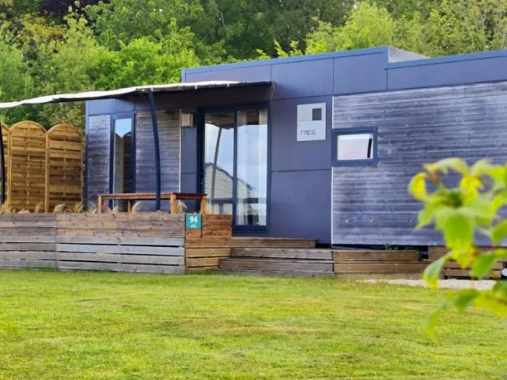 a blue modular home with a grass yard at Mobil-home de 32m² avec terrasse et équipements de cuisine - API-1-52-1126 in Loudéac