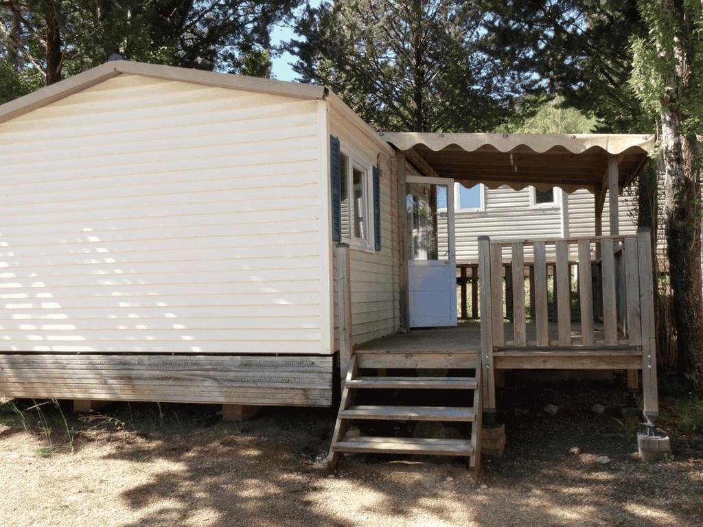 Mobil-home confortable avec terrasse à Villecroze - API-1-52-1089