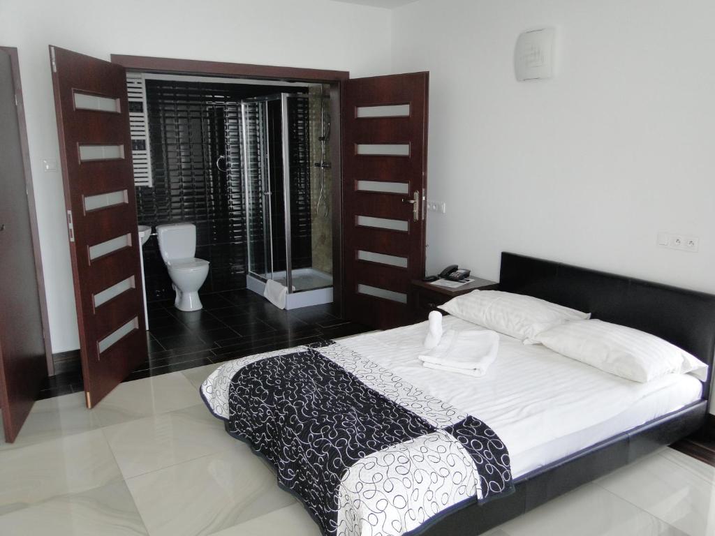 Łóżko lub łóżka w pokoju w obiekcie Hotel Agat & SPA