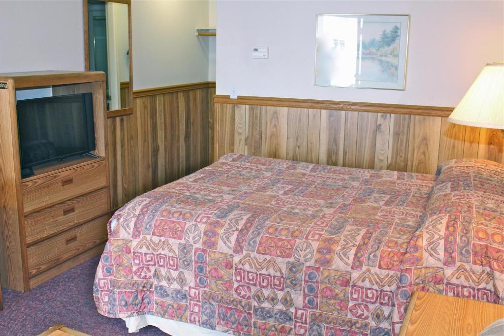 Postel nebo postele na pokoji v ubytování Rainbow Motor Inn
