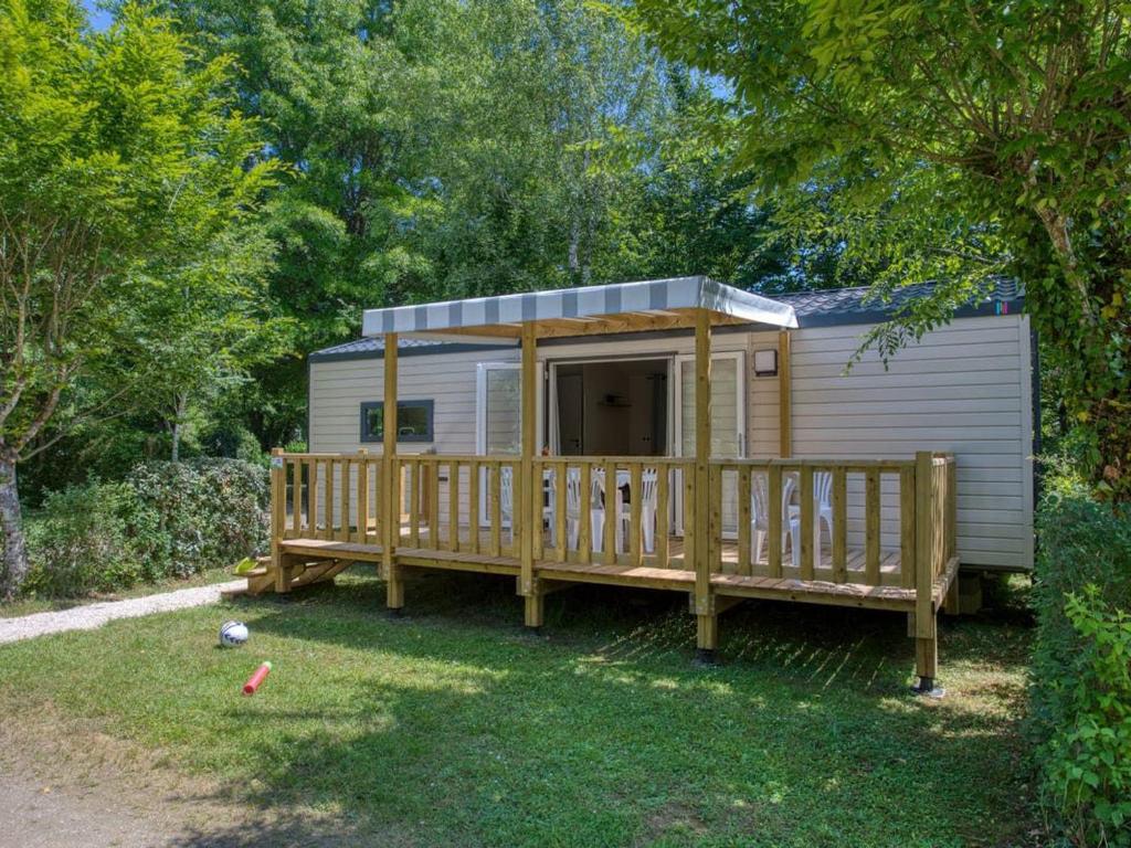 Mobil home avec terrasse pour 6 personnes, 2 chambres - API-1-52-1132