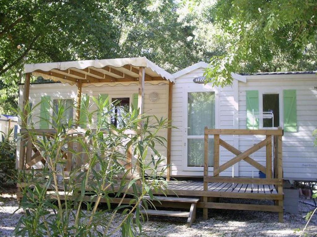 Сад в Mobil-home avec terrasse à Hyères, idéal pour 4 personnes - API-1-52-1135
