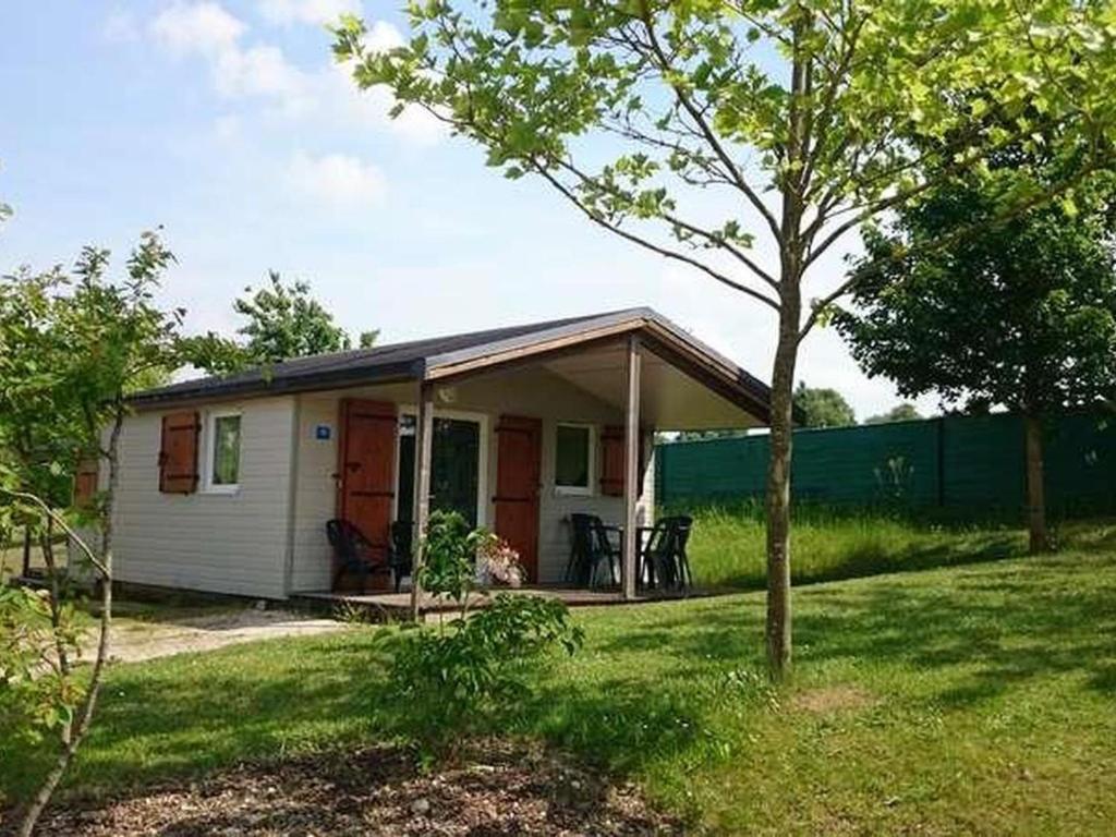 Το κτήριο όπου στεγάζεται  το κάμπινγκ