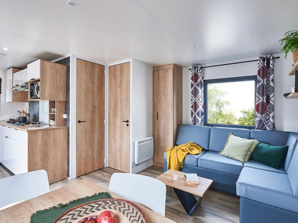 Η κουζίνα ή μικρή κουζίνα στο Location Mobil-home avec Terrasse à Illiers-Combray - API-1-52-1153