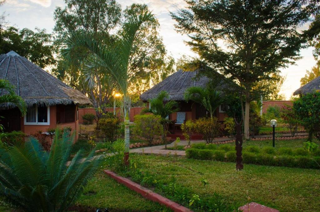 Edena Kely - Bungalow Avec Vue Sur Le Jardin
