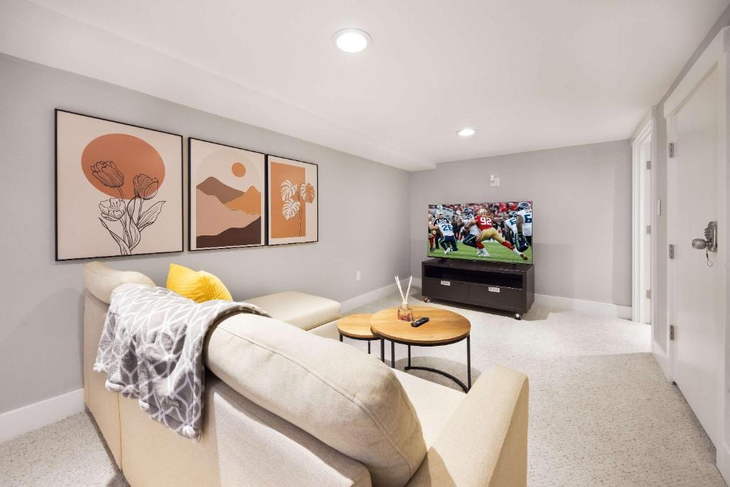 a living room with a couch and a tv at Renton DT 1BR Suite WS 95 Near Landing &Sea-Tac in Renton