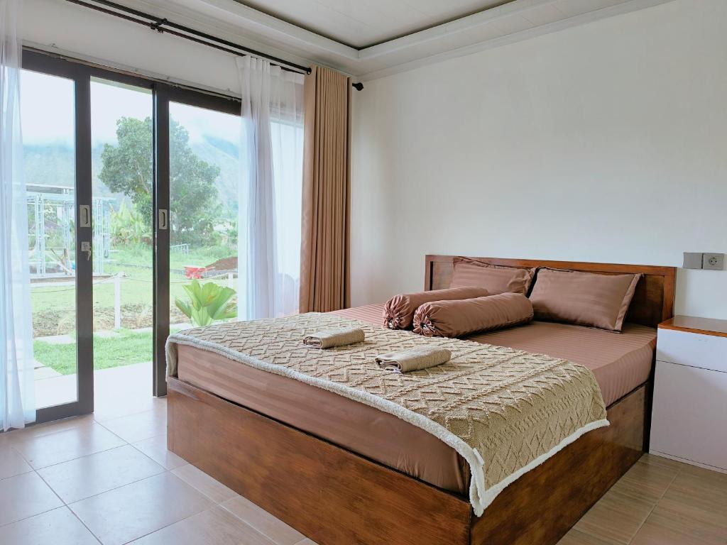 Ένα ή περισσότερα κρεβάτια σε δωμάτιο στο Swarga Rinjani