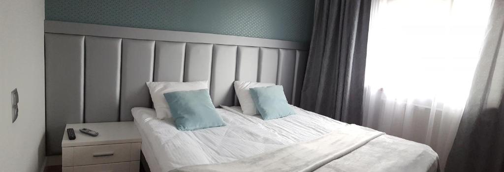 Posteľ alebo postele v izbe v ubytovaní Lake Apartment
