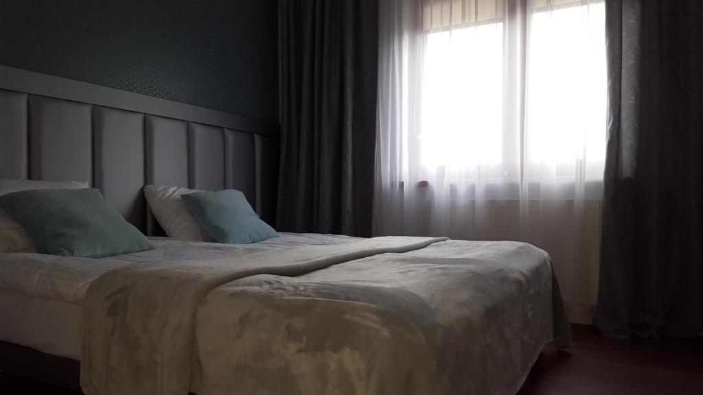 Posteľ alebo postele v izbe v ubytovaní Lake Apartment