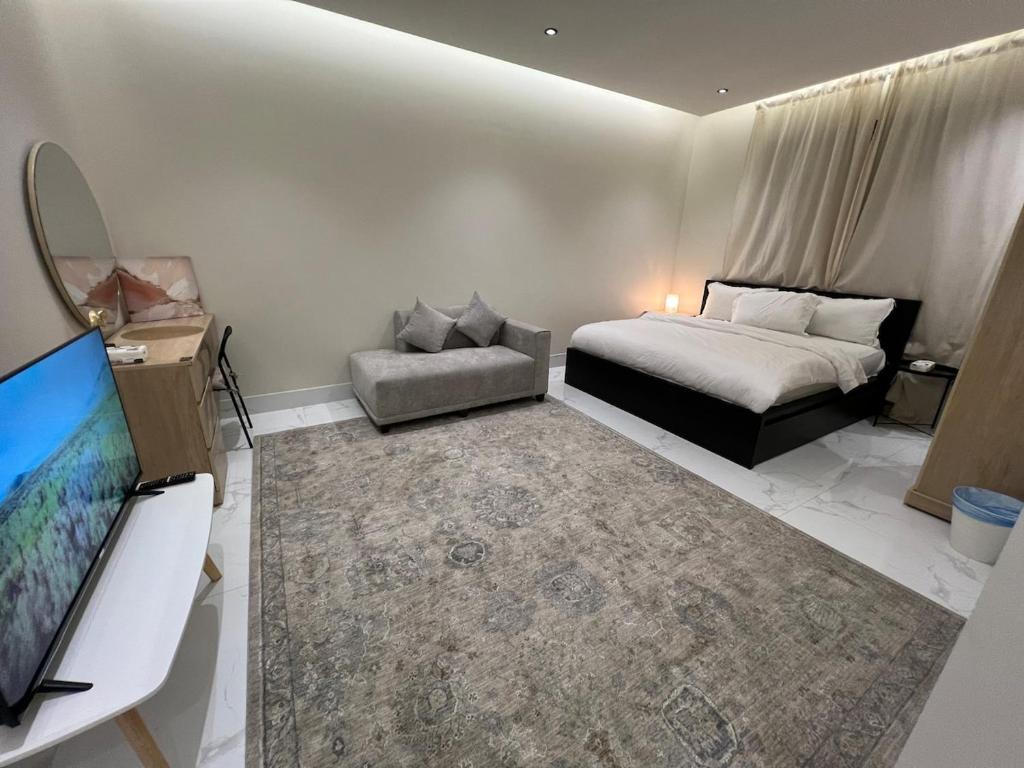 Postel nebo postele na pokoji v ubytování Fully equipped luxury studio, smart access with cleaning service