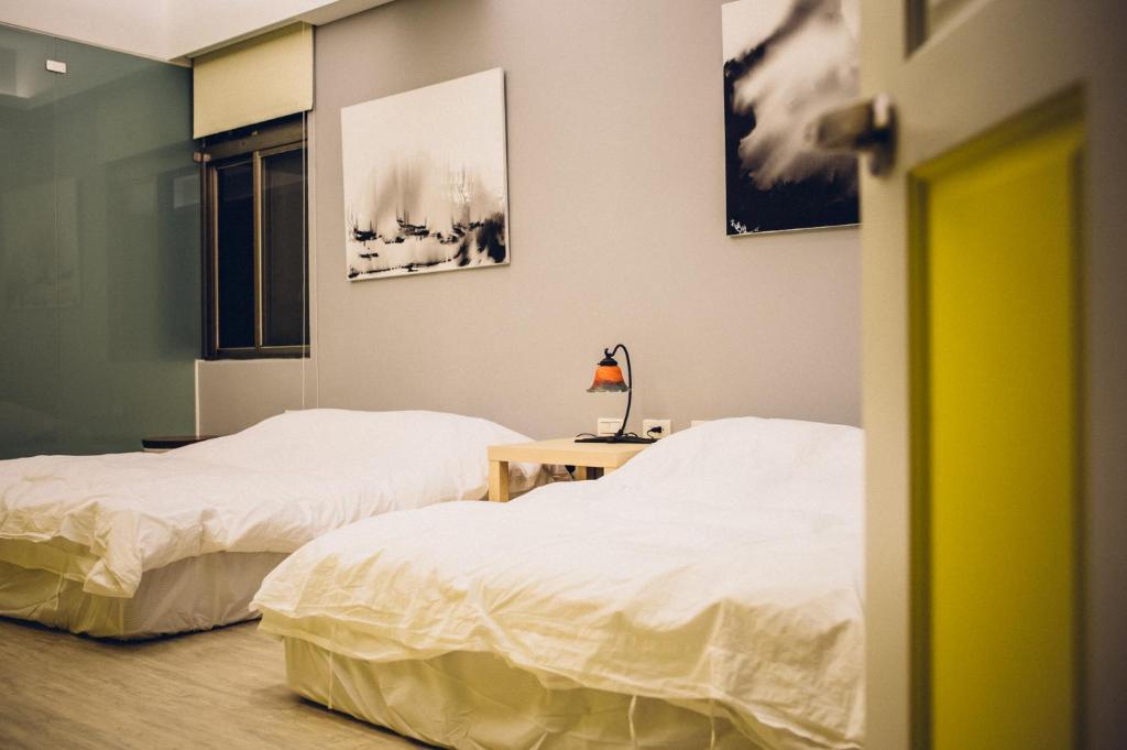 Postel nebo postele na pokoji v ubytování So Art Guesthouse 旅人藝棧民宿