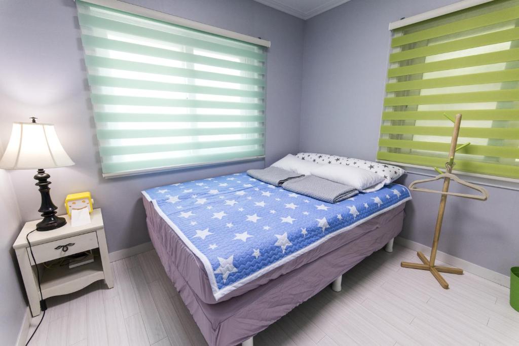 Postel nebo postele na pokoji v ubytování Cobe Guesthouse Dongdaemun