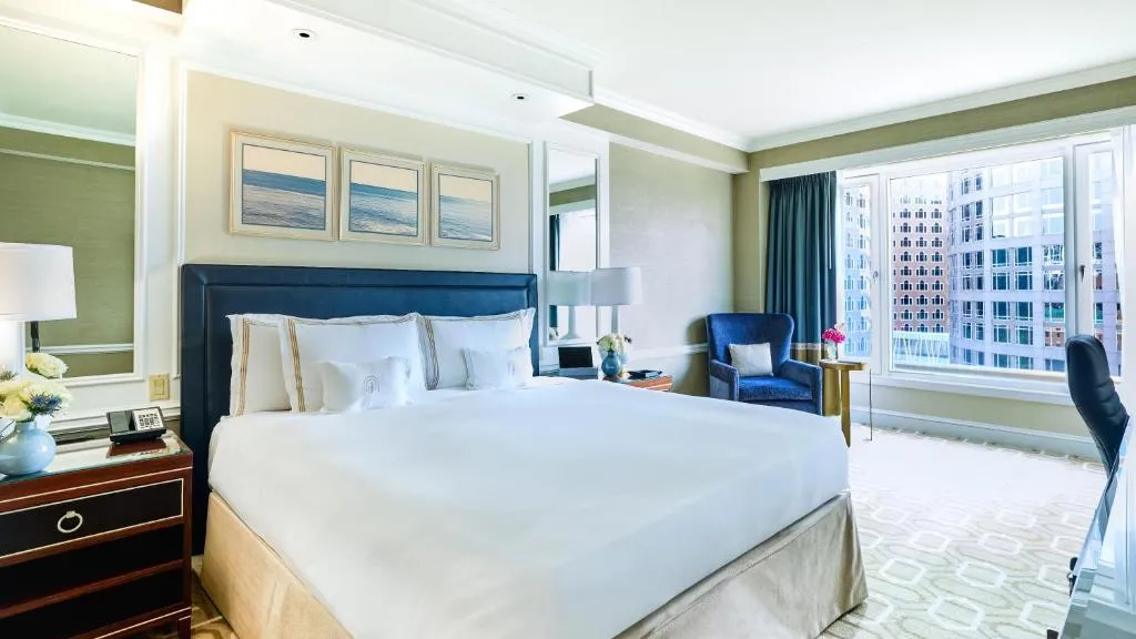 Superior King Room with City View